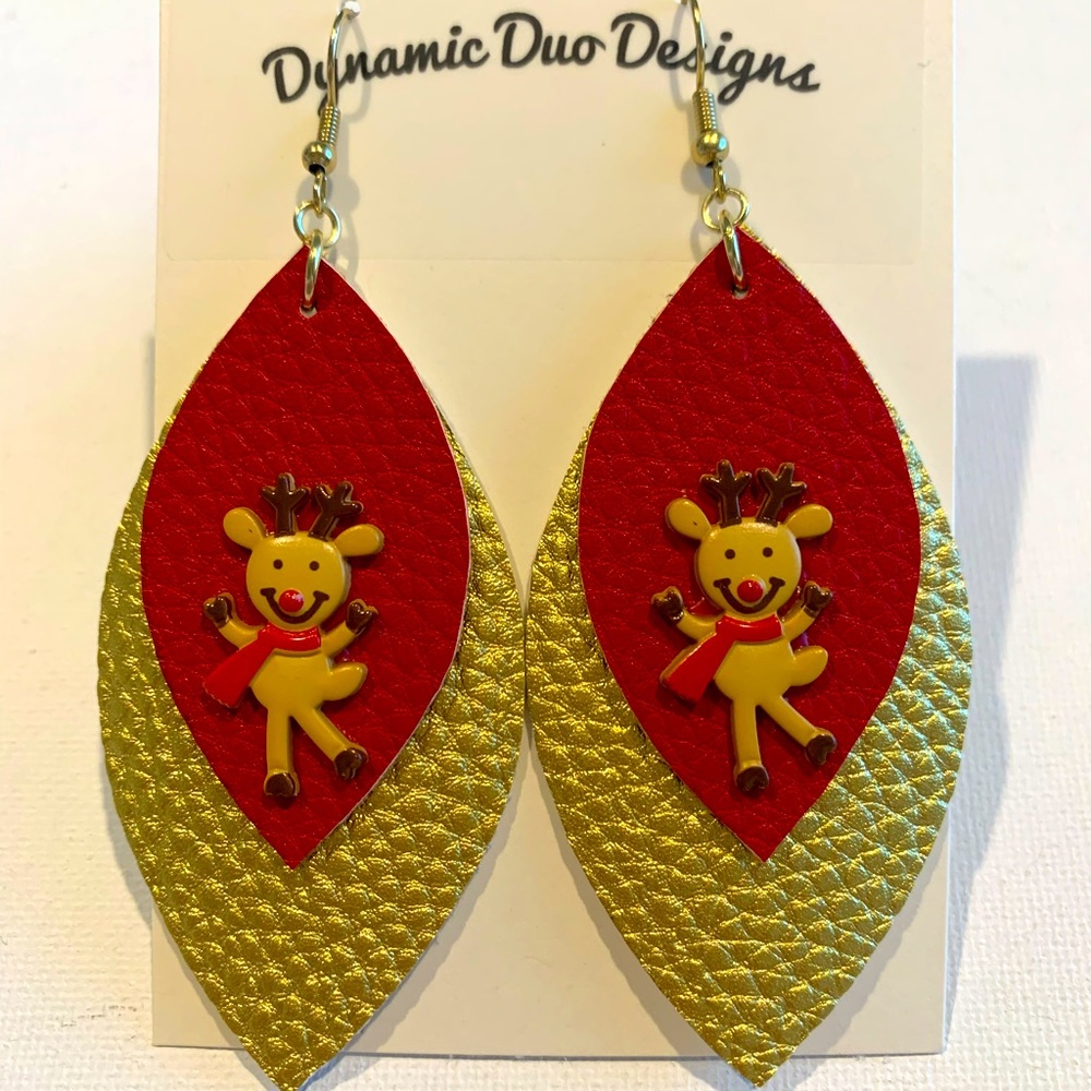 Christmas Faux leather Reindeer earrings in gold & red - Picture 5 of 6